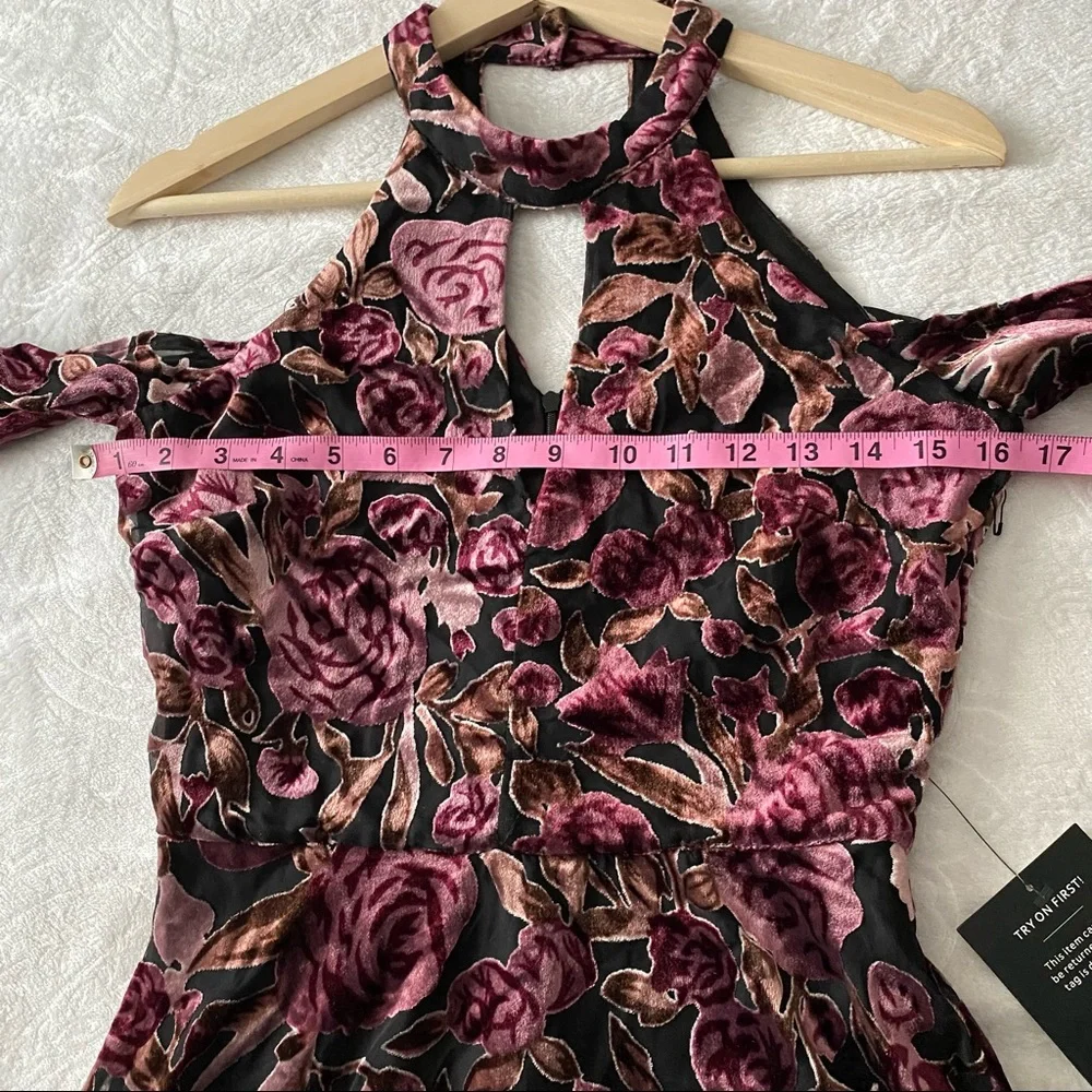 NWT Lulu’s Velvet Cold Shoulder Dress - Picture 5 of 10